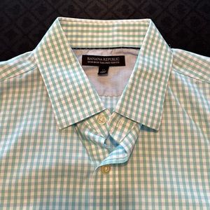 Banana Republic Men’s Non-Iron Dress Shirt - Tailored Slim Fit- Medium